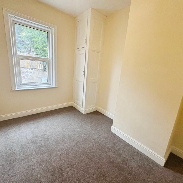2 bedroom end of terrace house to rent - Photo 1
