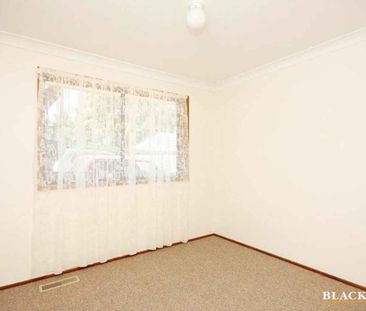 Family Home with mountain views - Photo 4