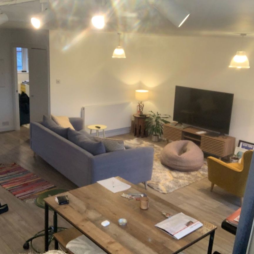 2 Bed Maisonette, Romulus Court, TW8 - Photo 1