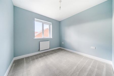 3 bedroom semi-detached house to rent - Photo 3