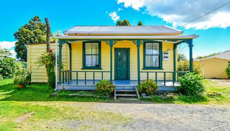 Cottage plus Self Contained Sleepout - Photo 2