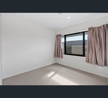 3 Yarra Bing Cres, Burwood, Vic 3125 - Photo 1