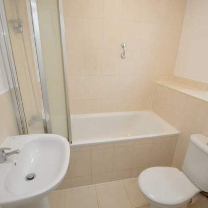 1 bedroom property to rent in Addlestone - Photo 4