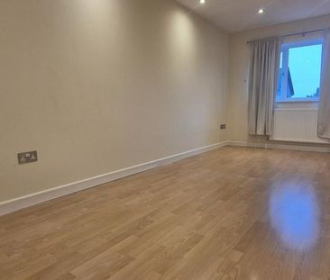 5 bedroom detached house to rent - Photo 2