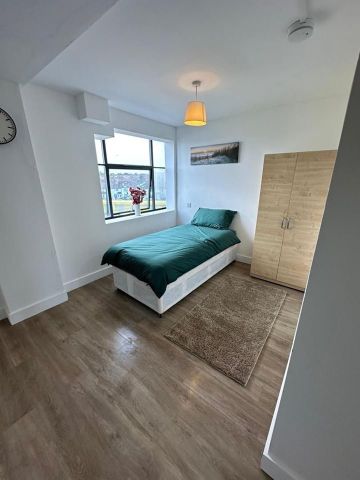 40 Bed Flat, Ruskin Square, CR0 - Photo 4