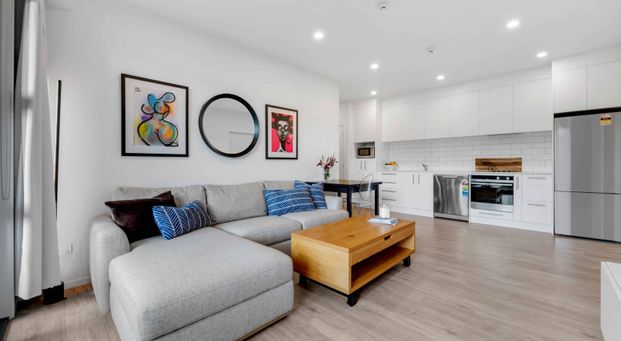 Modern Ground-Floor Apartment Comfort Meets Convenience - Photo 1