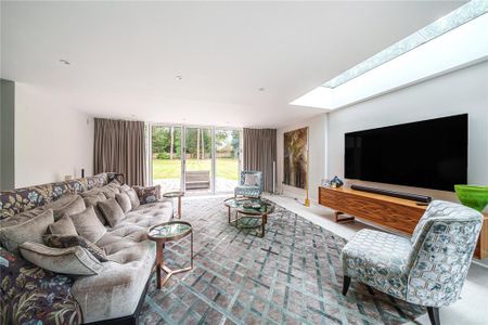 6 bedroom detached house to rent - Photo 2