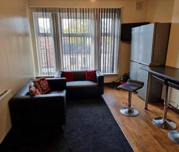 6 Bed Room - Photo 3