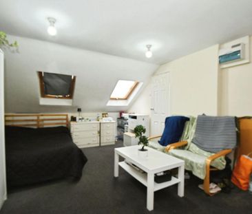 Cecil Road, Hounslow, TW3 - Photo 1