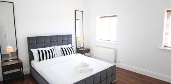 High Street - Photo 2