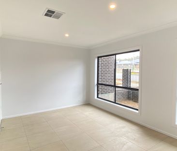 25 Saltbush Parade, Tralee NSW 2620 - Townhouse For Rent | Domain - Photo 3