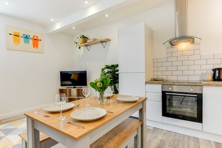 1 Bed Flat, North Laine, BN1 - Photo 2