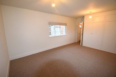 North Field Cottage, Lake End Road, Dorney,SL4 - Photo 2