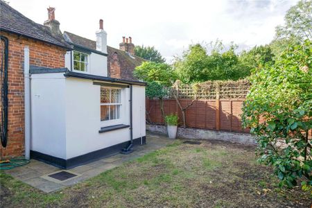 2 bedroom terraced house to rent - Photo 2