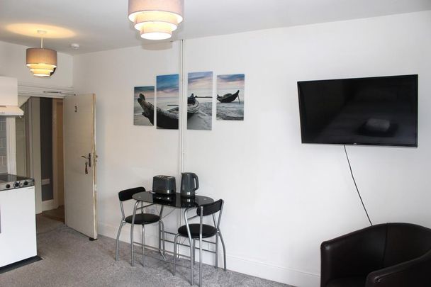 Studio to rent - Photo 1