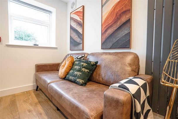 6 bedroom terraced house to rent - Photo 1