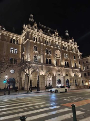 Kiadó újszerű állapotú lakás - Budapest VI. kerület - Photo 2
