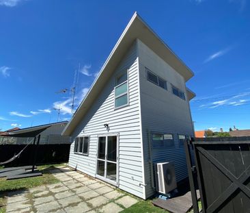 Modern Living on Naylor - Hamilton East - Photo 2