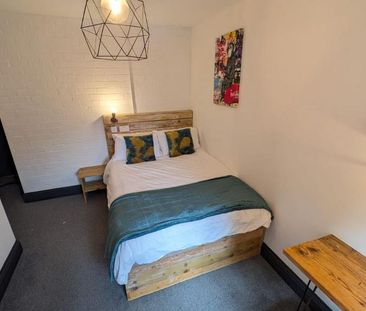 1 bedroom in a house share to rent - Photo 3