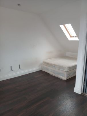 Room in a Shared House, North Circular Road, NW2 - Photo 1