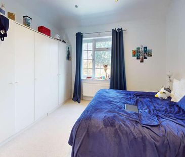 Ember Lane, Esher, London, KT10 - Photo 5