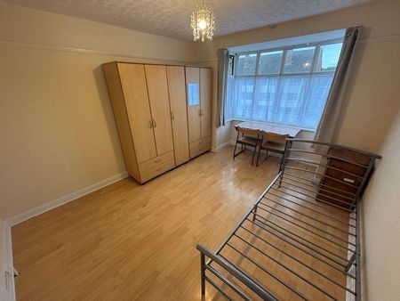 4 bedroom terraced house to rent - Photo 3