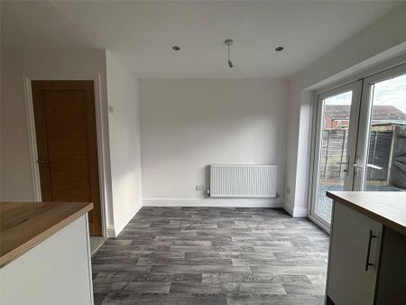 3 bedroom semi-detached house to rent - Photo 5