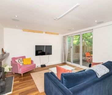 4 Bed Semi-Detached House, Swanwick Close, SW15 - Photo 5