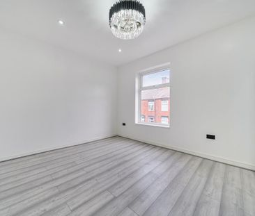 Hawthorn Grove, Ashton-under-lyne, OL7 - Photo 4