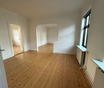 God lys 1. sals lejlighed tæt på centrum - Photo 2