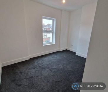 3 bedroom end of terrace house to rent - Photo 2