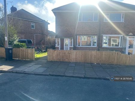 2 bedroom semi-detached house to rent - Photo 4