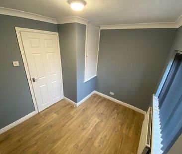 3 bedroom end of terrace house to rent - Photo 4