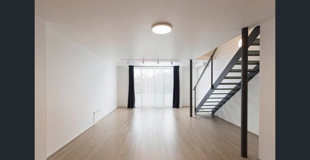 New York Style 2 Bedroom Loft In Central Location - Photo 1