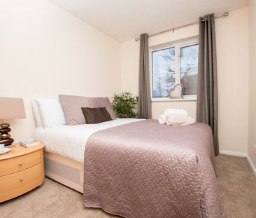 Lyon Close, Maidenbower, RH10 - Photo 4