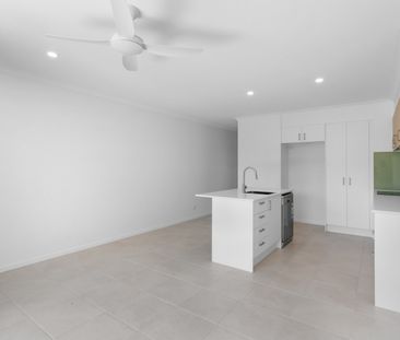 10 River Cove Circuit, Murrumba Downs QLD 4503 - House For Rent | D... - Photo 2