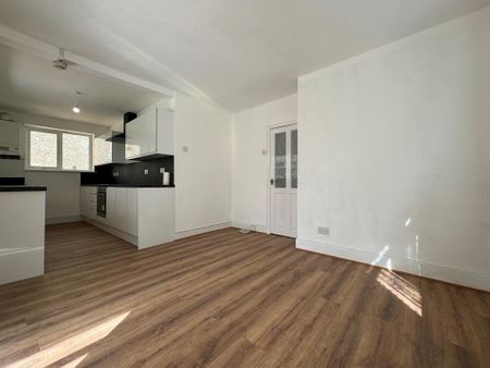 3 bedroom detached bungalow to rent - Photo 4