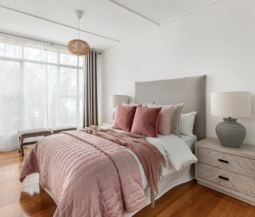 Unique Mid-Century Charm - Photo 4