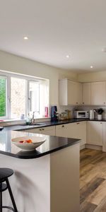 4 bedroom detached house to rent - Photo 3