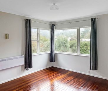 RENOVATED 3-BEDROOM KARORI HOME! - Photo 5