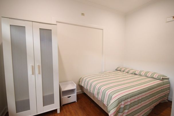 6-bedroom shared house / townhouse, Fox Avenue - Photo 1