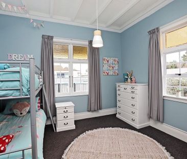 Charming 4BR Family Haven in Hastings - Photo 4