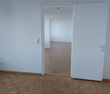 ansprechende, sanierte 4-Zimmer-Wohnung / Vollbad / Garage - Photo 6