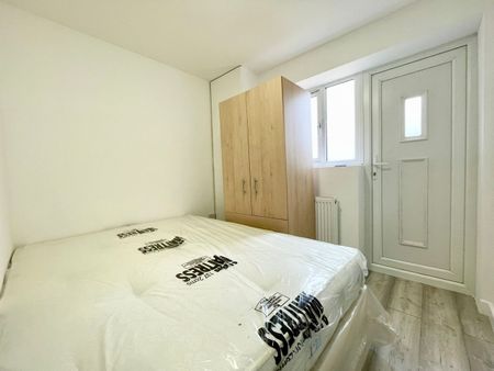 Room in a Shared House, Rochford Drive, LU2 - Photo 2