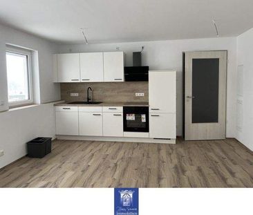 Charmante 2-Zimmerwohnung unterm Dach! Erstbezug nach hochwertiger ... - Foto 1