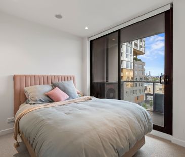 Stylish Apartment in an excellent Location! - Photo 2