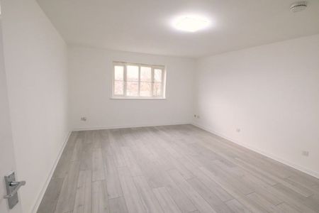 2 Bed, Flat - Photo 3