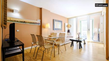 2-bedroom apartment for rent in Embajadores, Madrid - Photo 3
