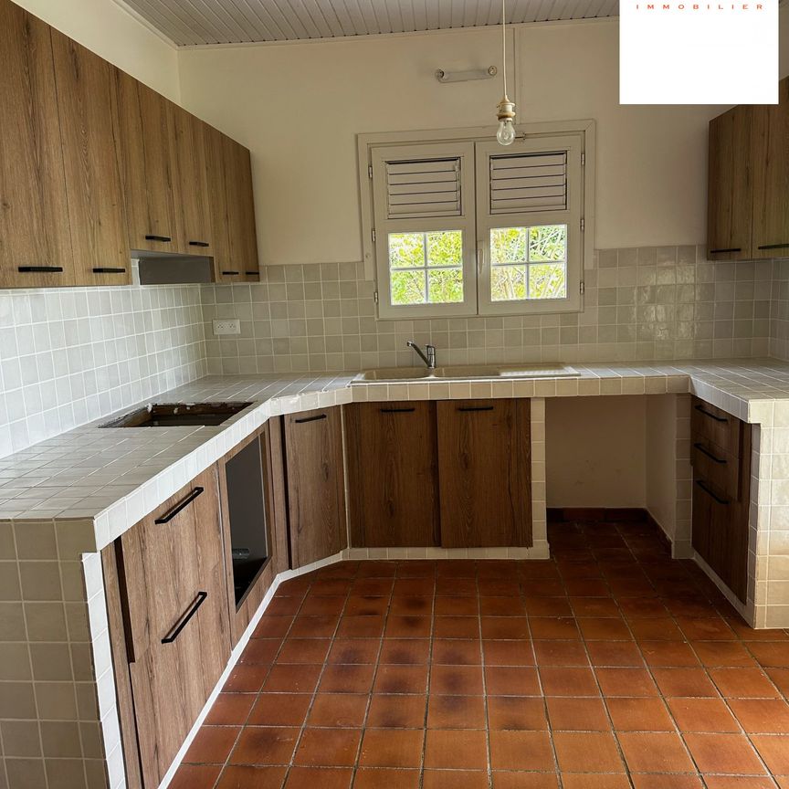 Location Maison 4 pièces 105m² LE FRANCOIS 97240 - Photo 2