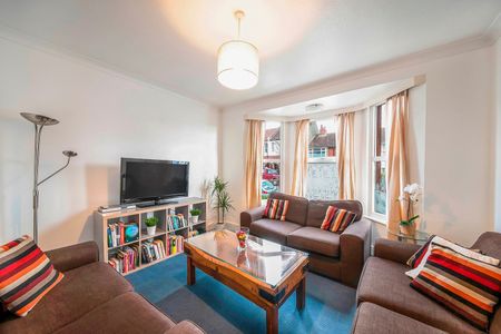 Room in a Shared House, Hollingbury Road, BN1 - Photo 2